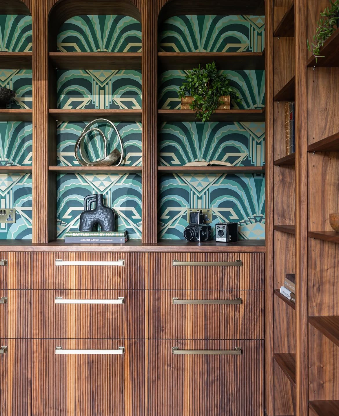 Study & Library Project – Walnut Joinery | Wood Varnish 2C Matt