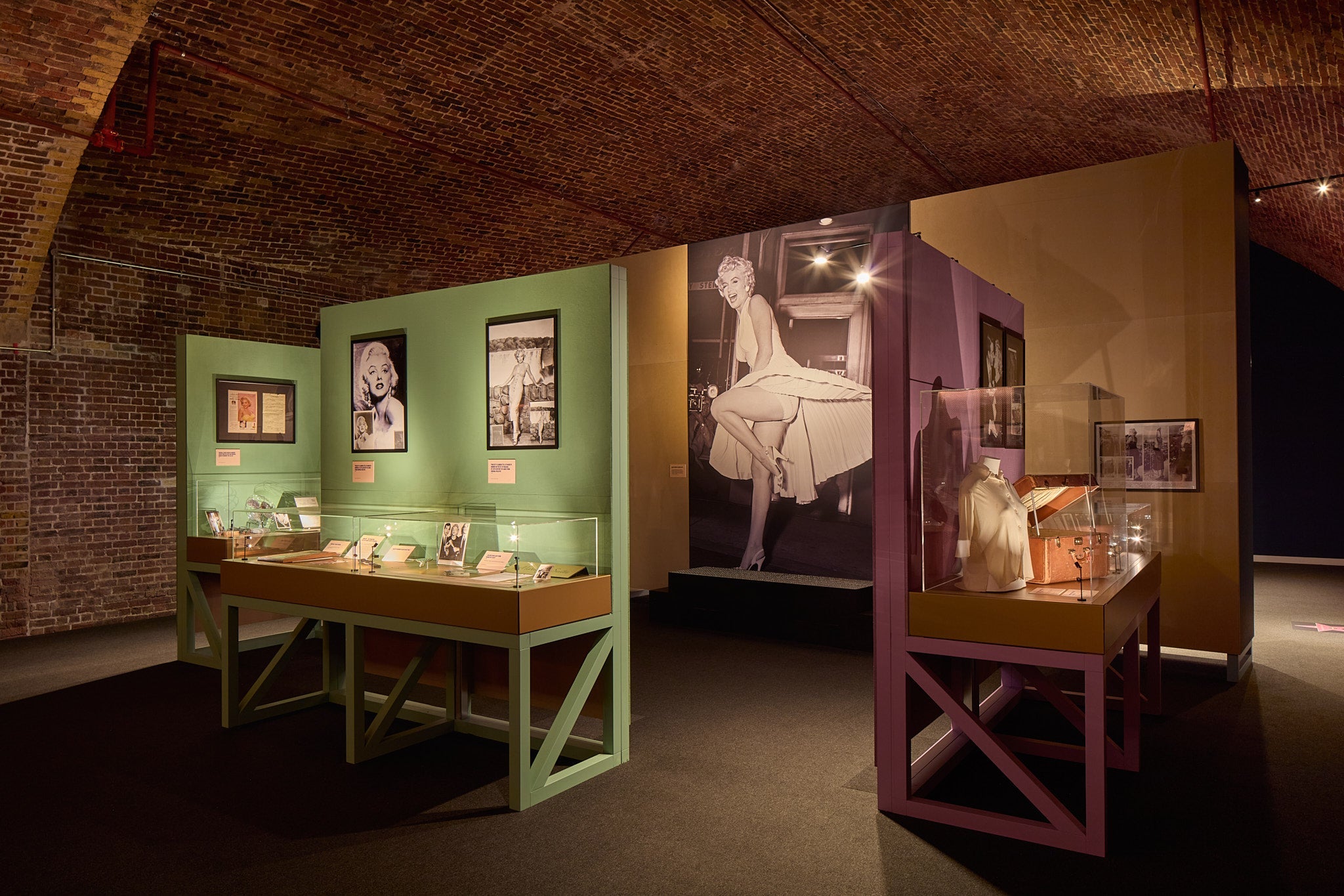 Marilyn Monroe Exhibition, London — HONEXT Boards Finished with Koate HydroGuard in Custom RAL Colours